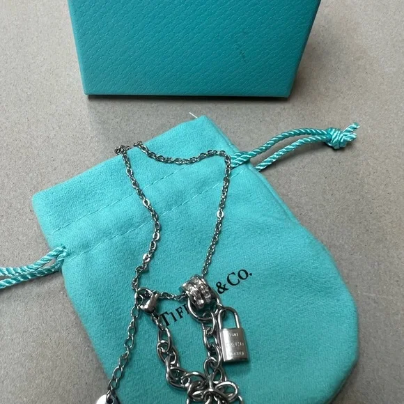 Tiffany & Co. Silver Bracelet with Lock Charm (box included) - Picture 8 of 8